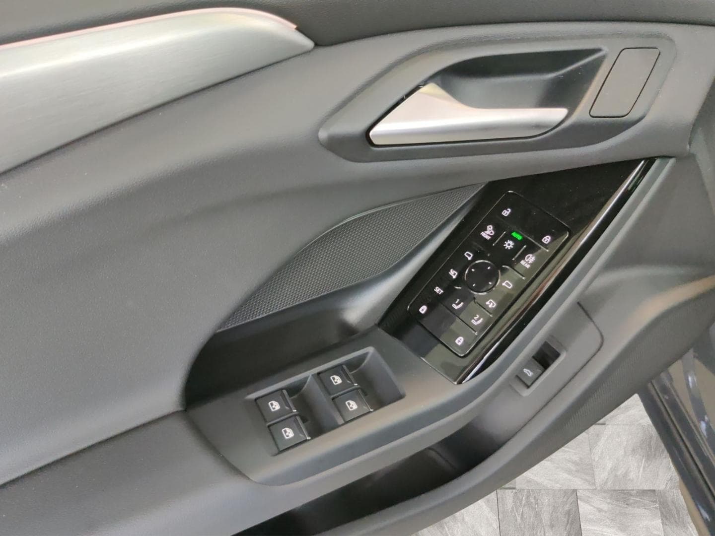 Bild über Audi A6 Avant e-tron e-tron - für weitere Informationen kontaktieren Sie den Audi Partner