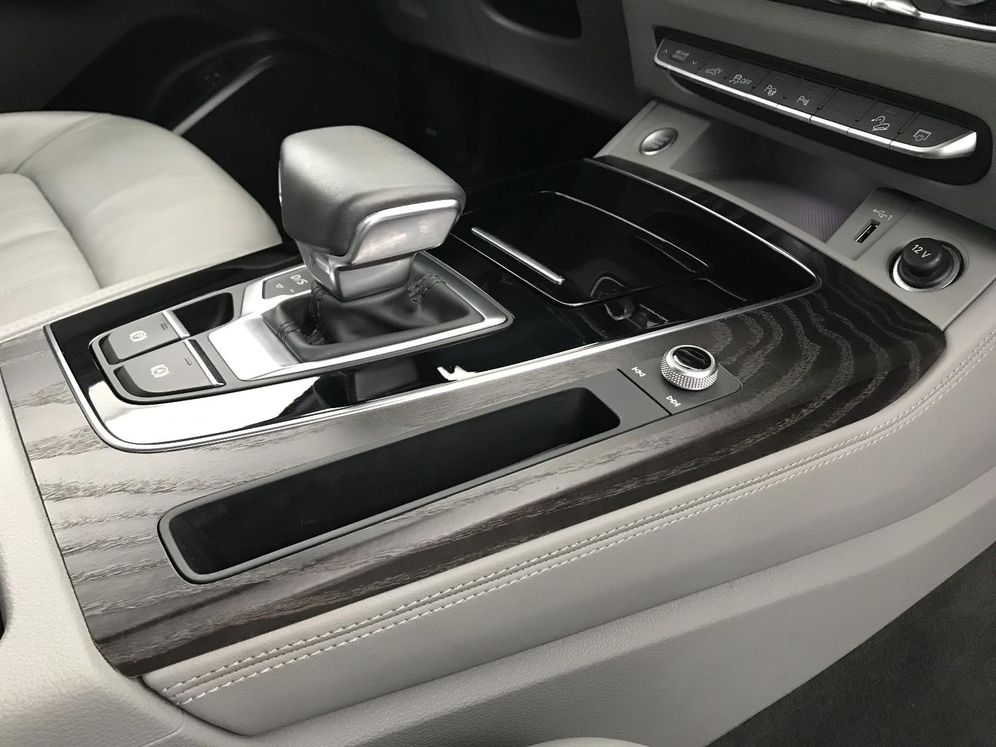 Image about Audi Q5 TFSI e Avus 50 TFSI e quattro 220 kW (299 ch) S tronic