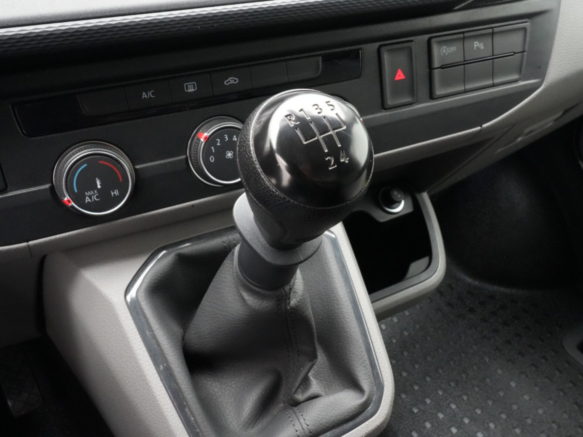Volkswagen T6.1 Transporter Kasten langer Radstand