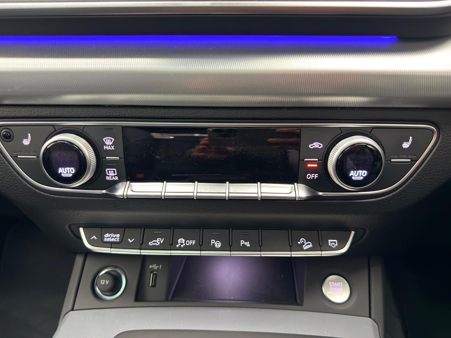 Image about Audi Q5 TFSI e S line 55 TFSI e quattro S tronic