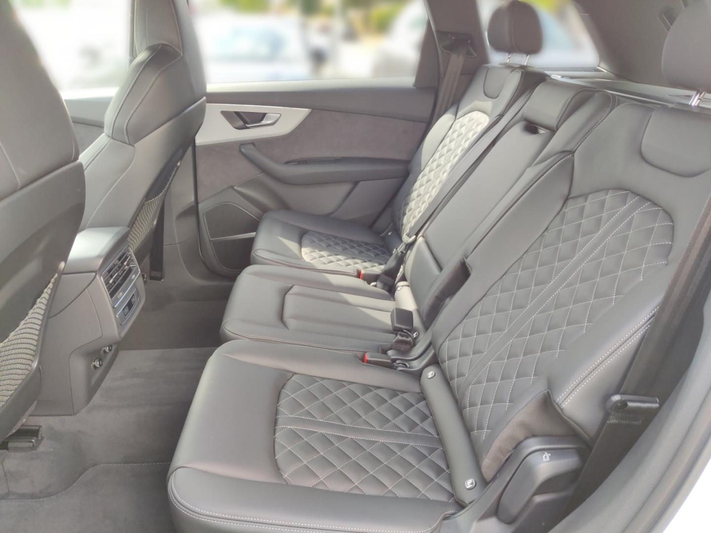 Image about Audi Q7 SUV TFSI e S line 60 TFSI e quattro tiptronic
