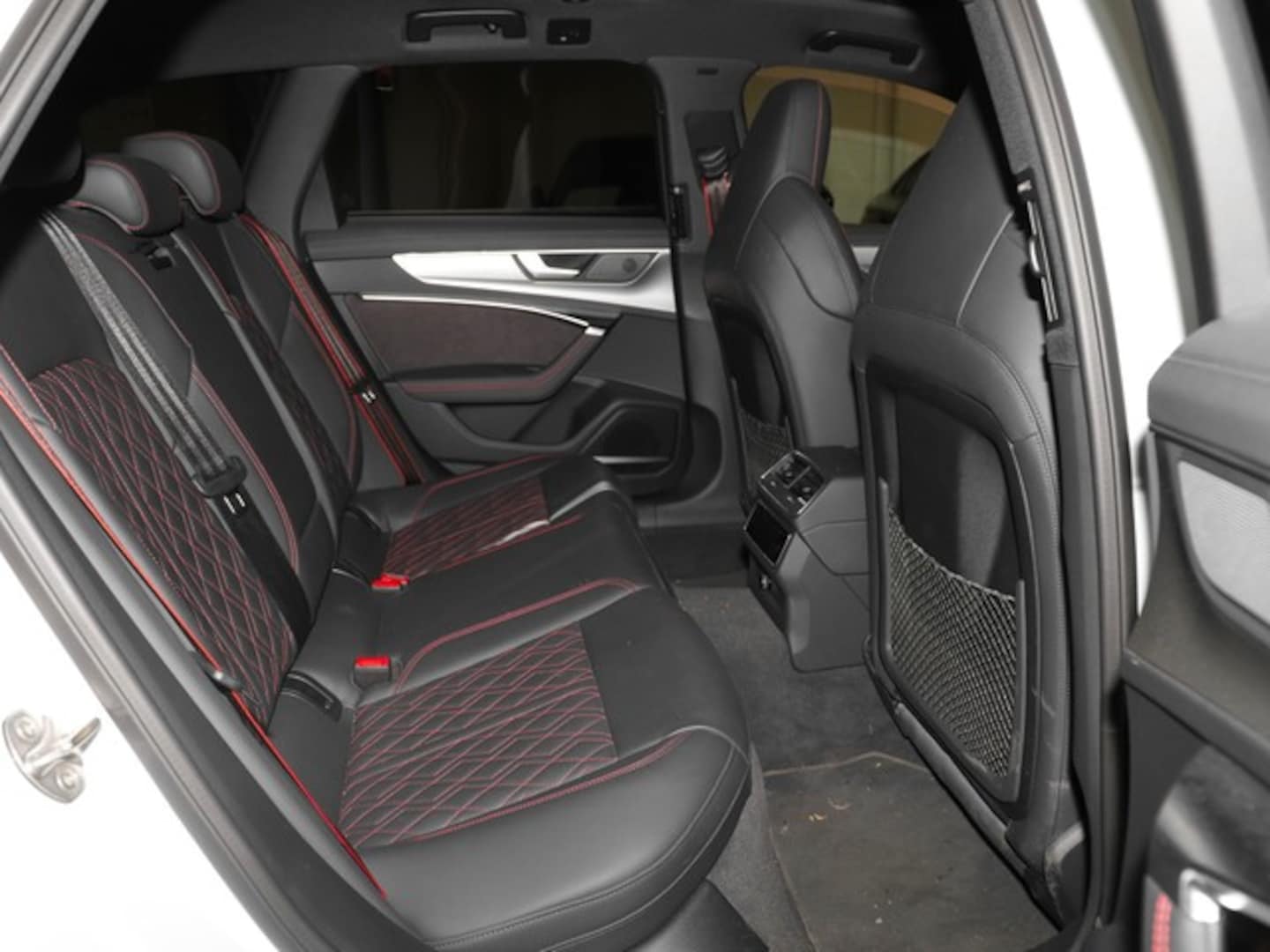 Bild über Audi S6 Avant TDI quattro tiptronic - für weitere Informationen kontaktieren Sie den Audi Partner