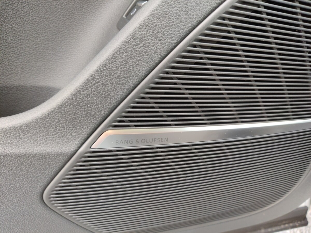 Image about Audi Q7 SUV TFSI e S line 60 TFSI e quattro tiptronic