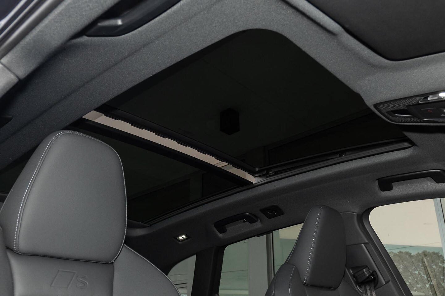 Image about Audi Q5 SUV e-hybrid quattro S tronic