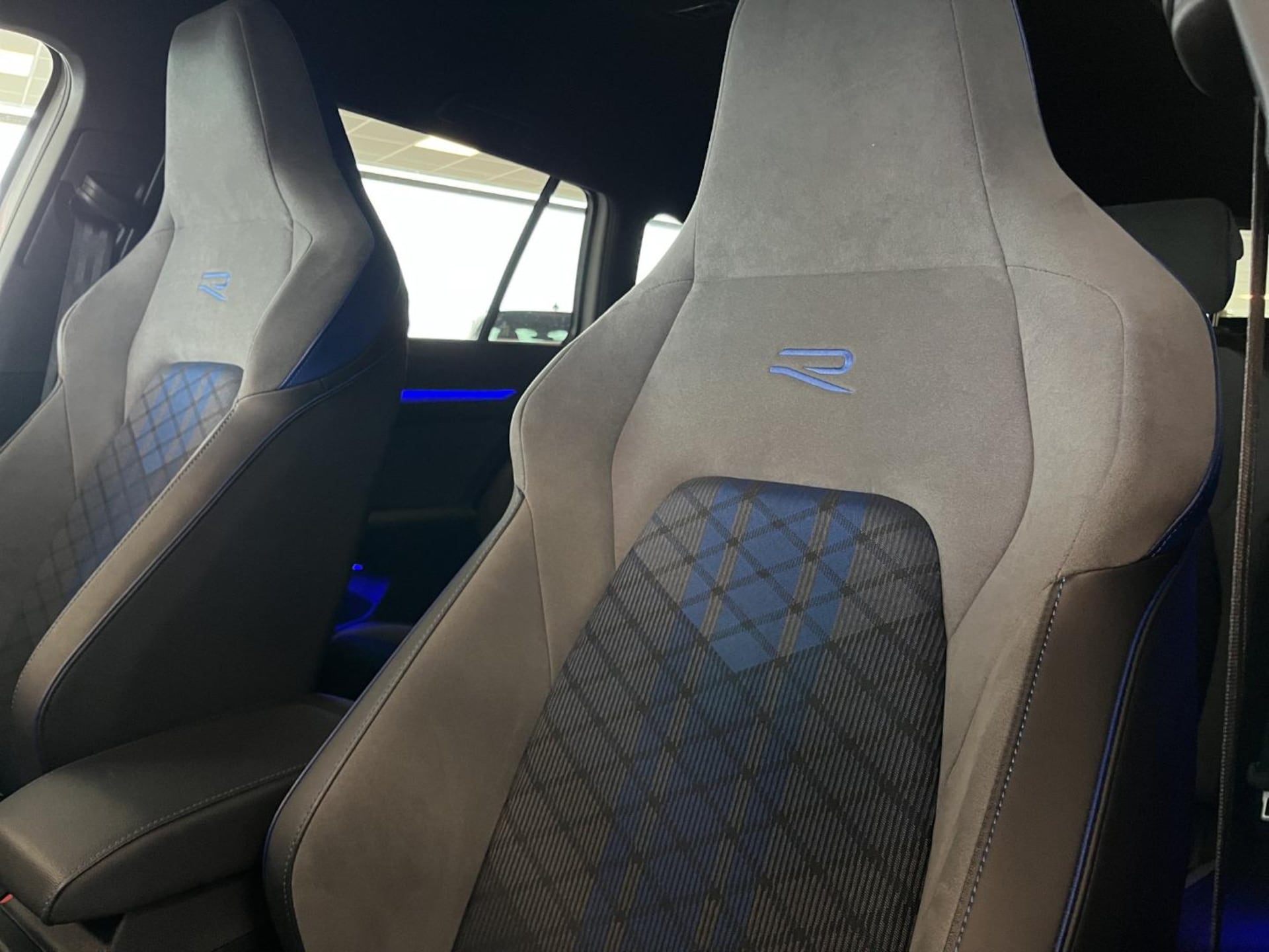 Volkswagen Golf Variant R