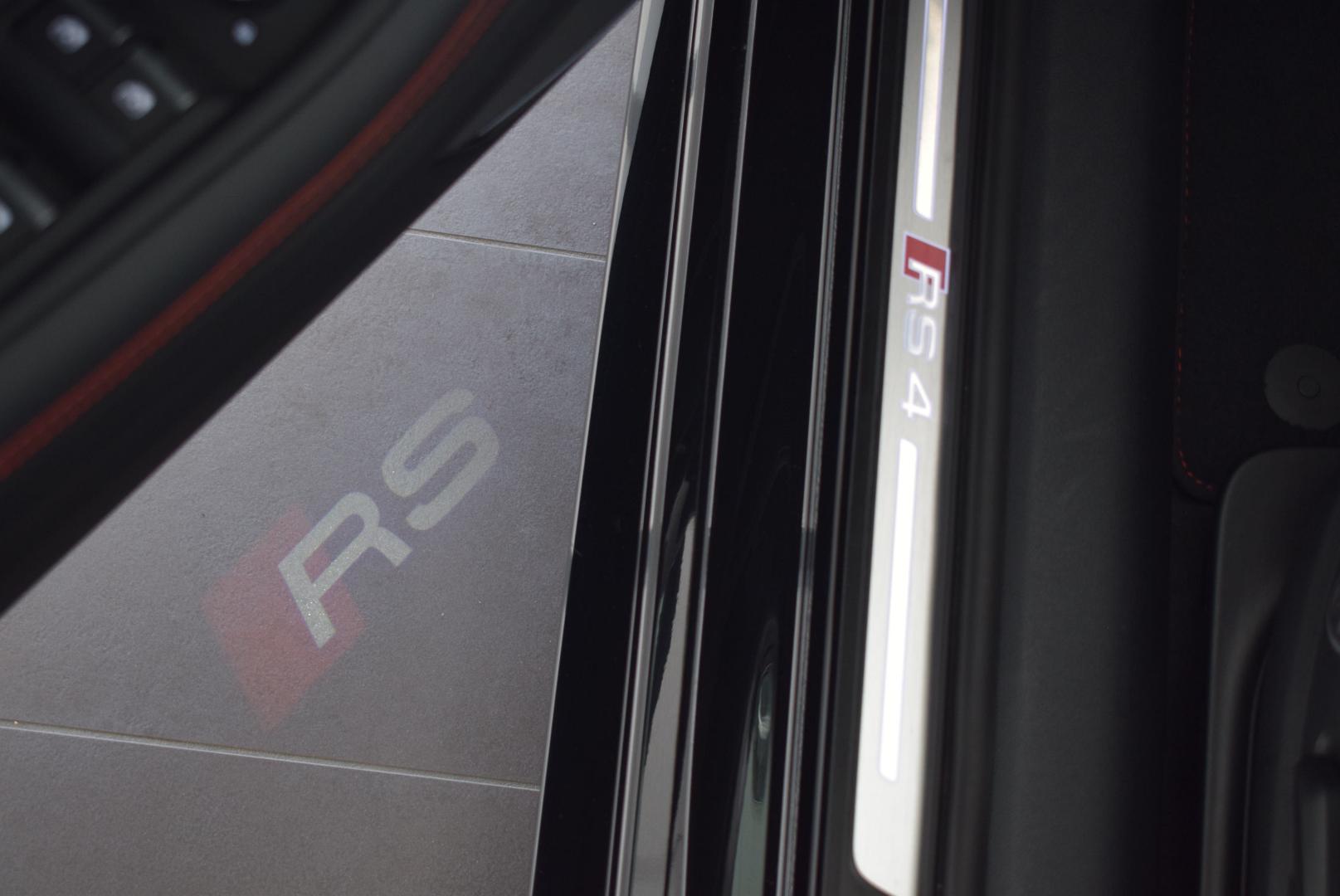 Image about Audi RS 4 Avant TFSI quattro tiptronic