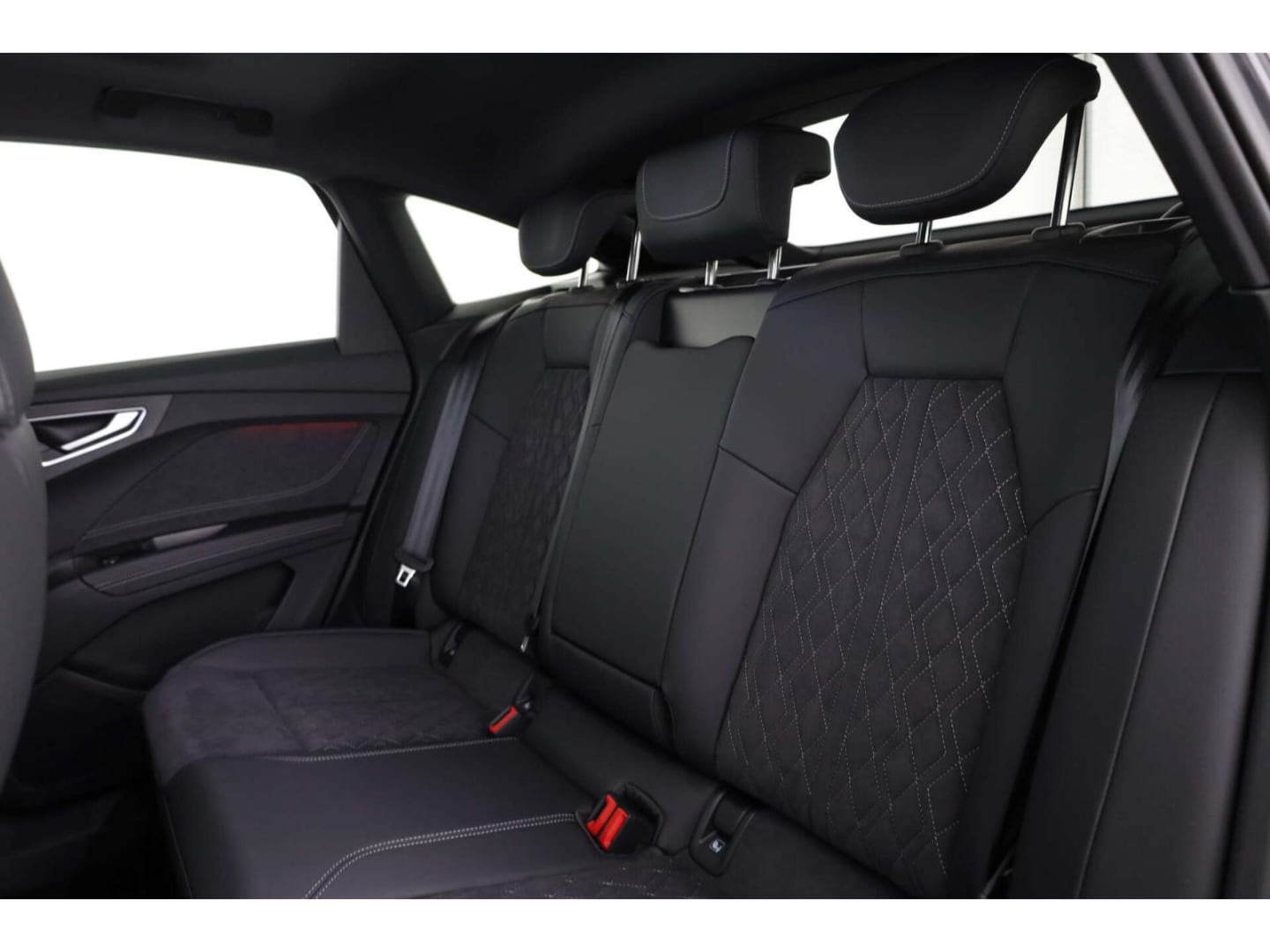 Bild über Audi Q4 Sportback e-tron e-tron quattro performance 250 kW - für weitere Informationen kontaktieren Sie den Audi Partner