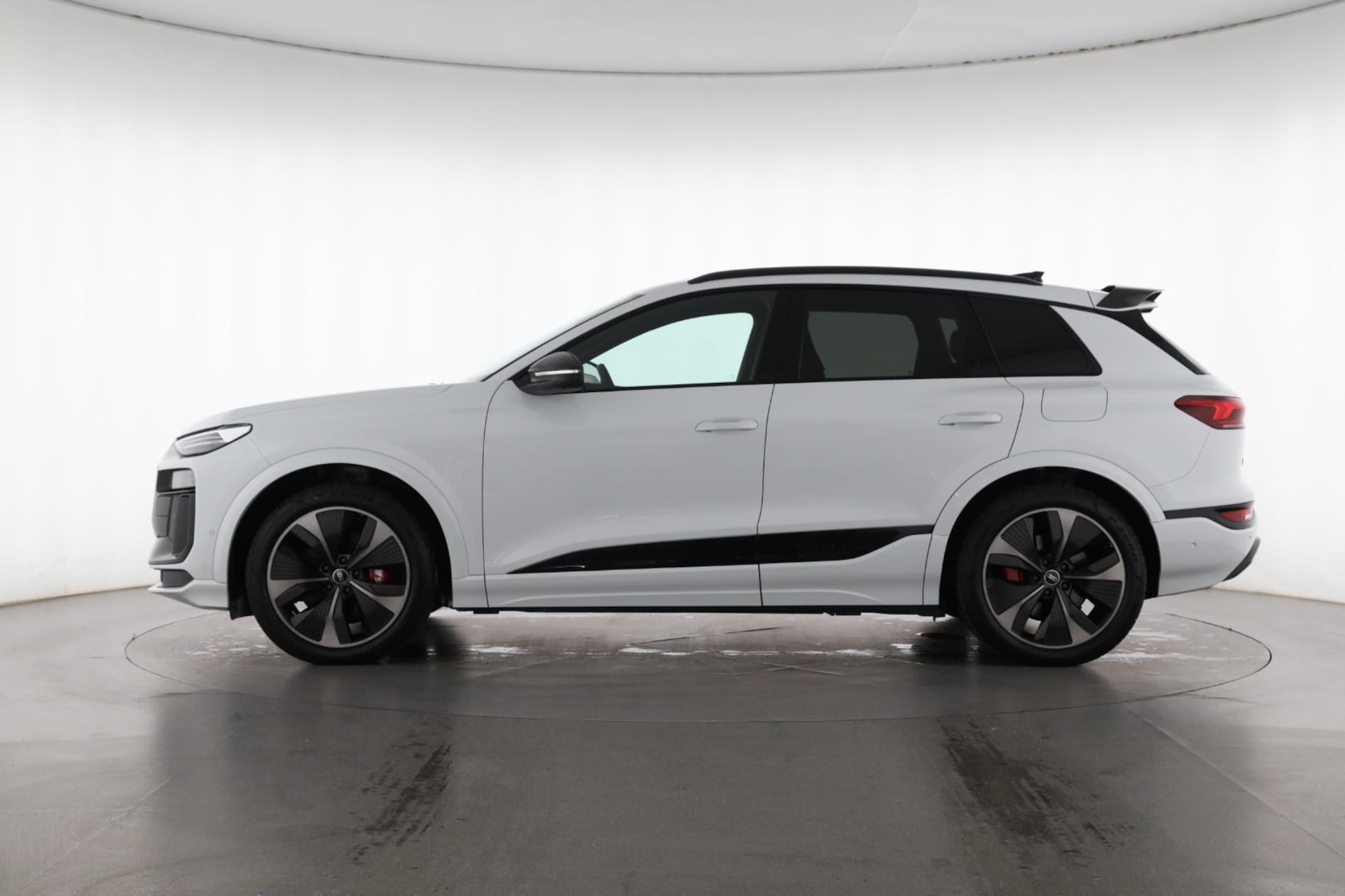 Audi SQ6 SUV e-tron