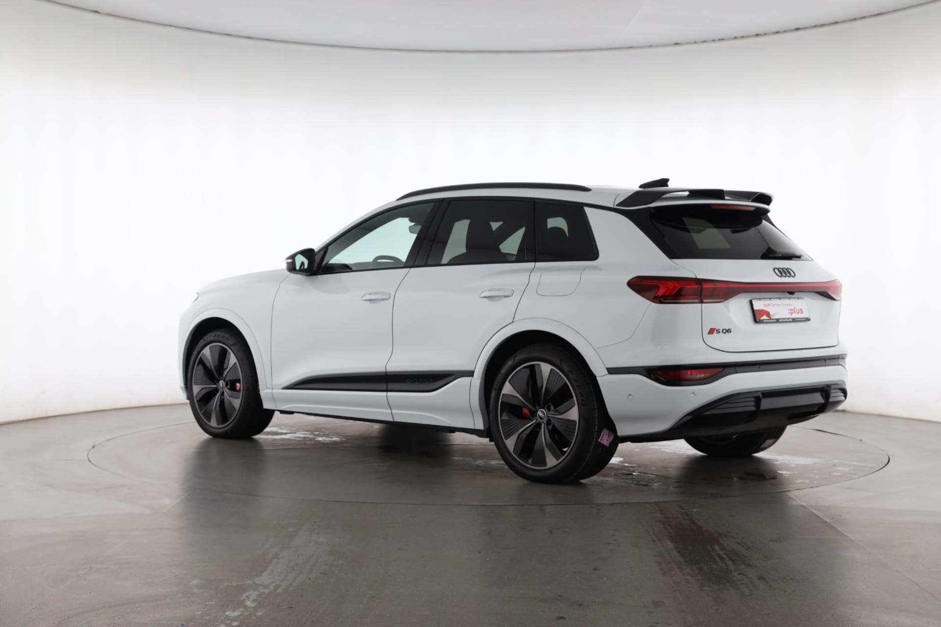 Audi SQ6 SUV e-tron