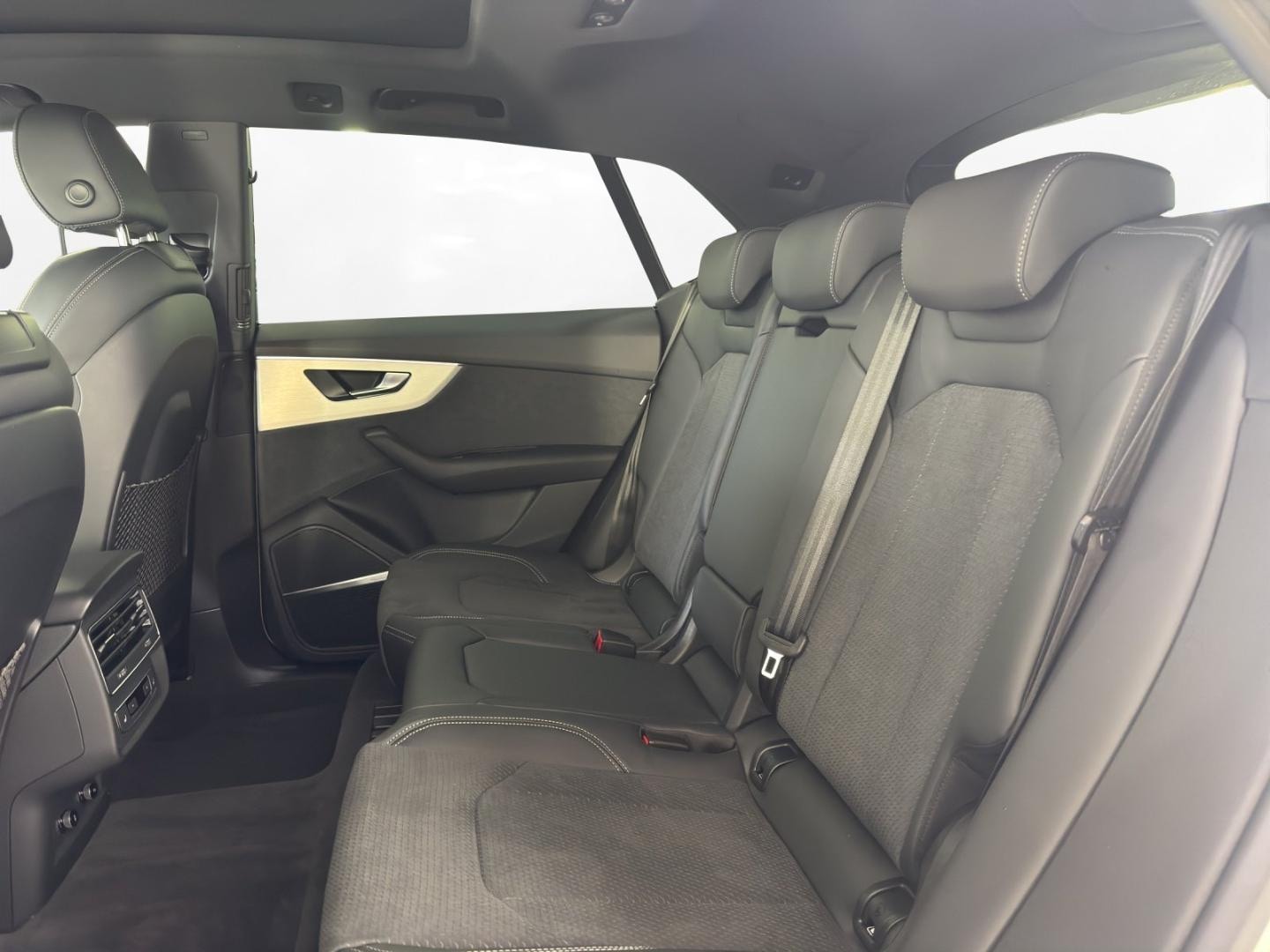 Bild über Audi Q8 SUV TFSI e S line business TFSI e quattro 290 kW tiptronic - für weitere Informationen kontaktieren Sie den Audi Partner