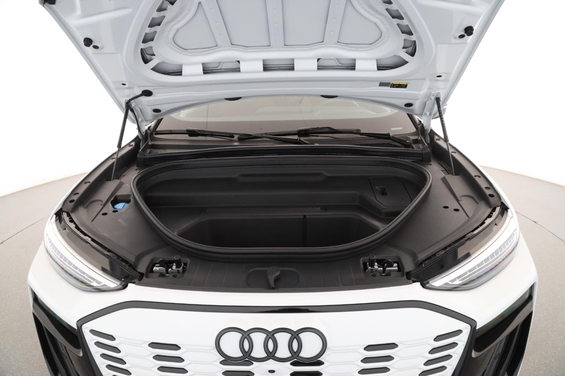 Audi SQ6 SUV e-tron
