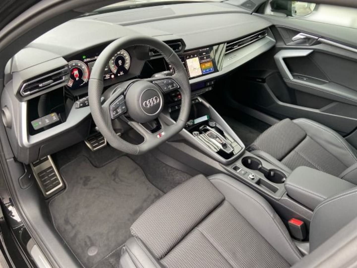 Bild über Audi A3 Sportback TFSI quattro S tronic - für weitere Informationen kontaktieren Sie den Audi Partner