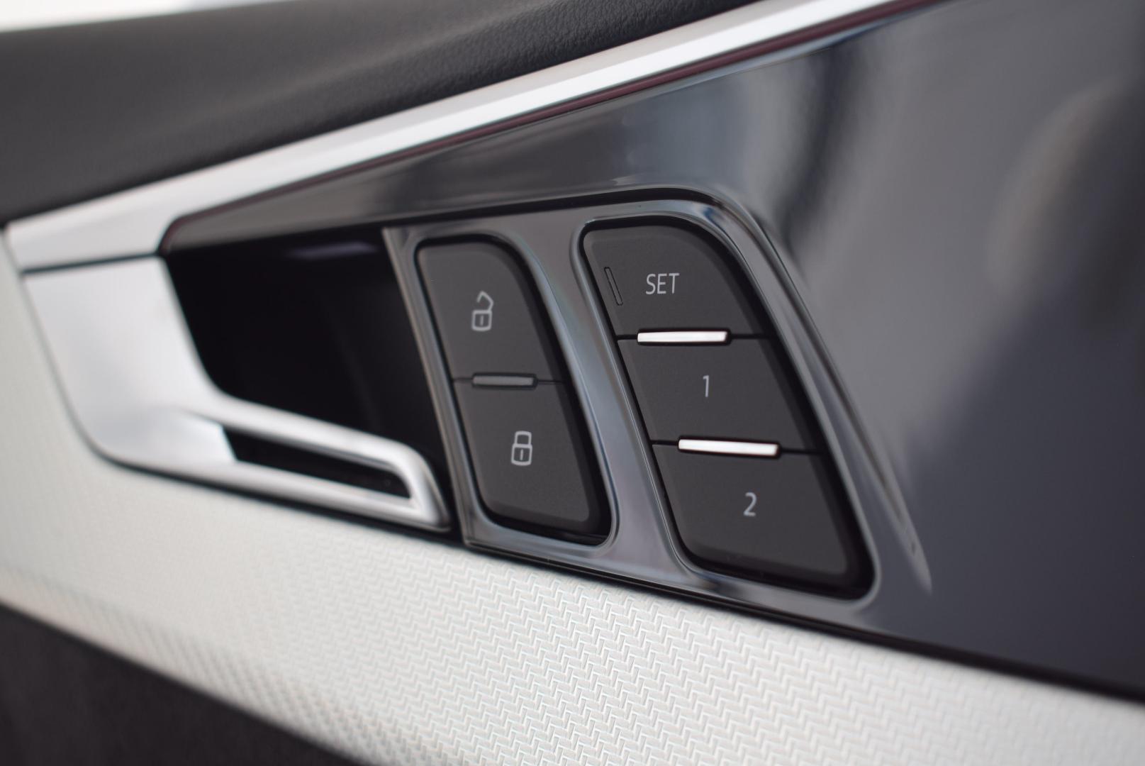 Image about Audi RS 4 Avant TFSI quattro tiptronic