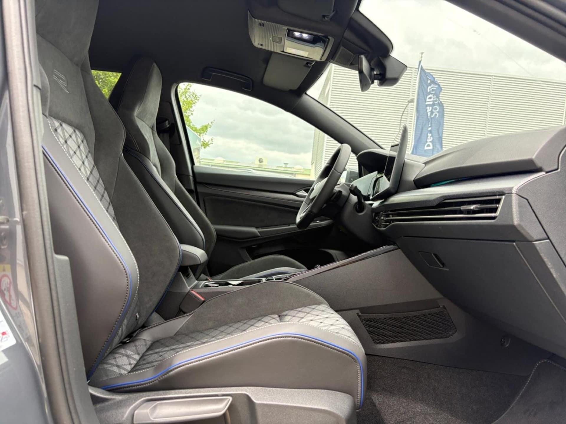 Volkswagen Golf R-Line
