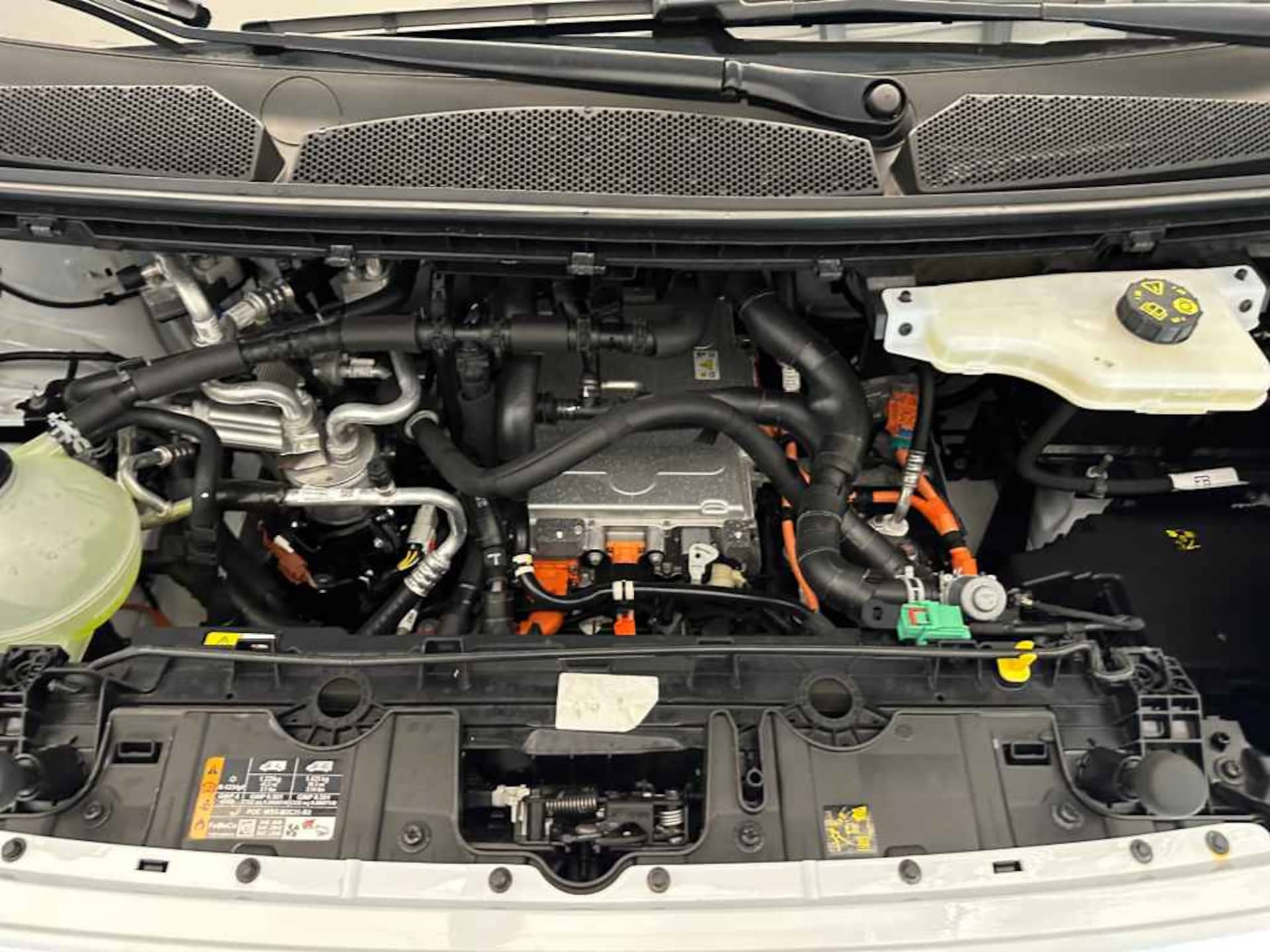 Volkswagen e-Caravelle Langer Radstand