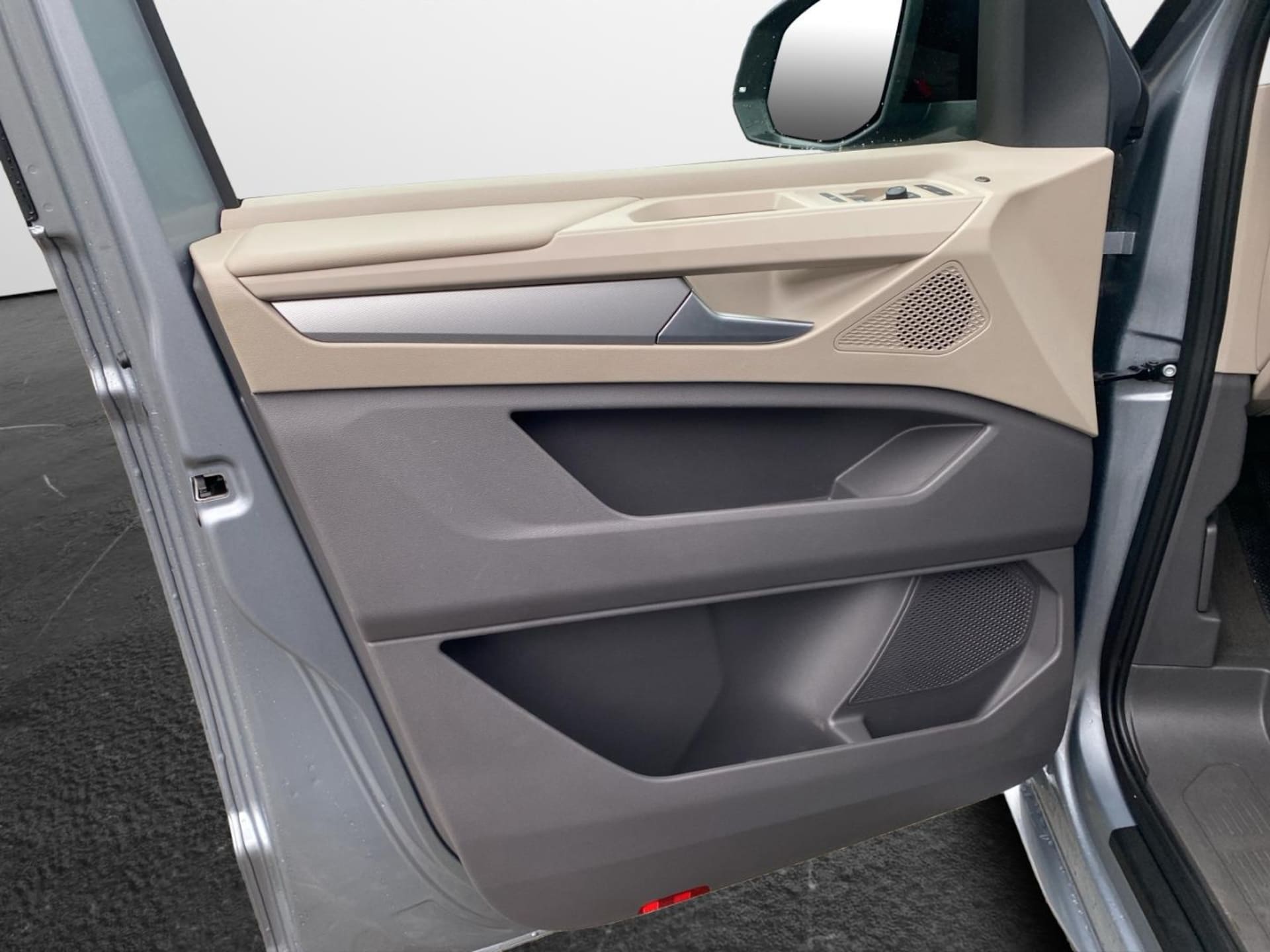 Volkswagen Multivan Langversion Basis-Modell