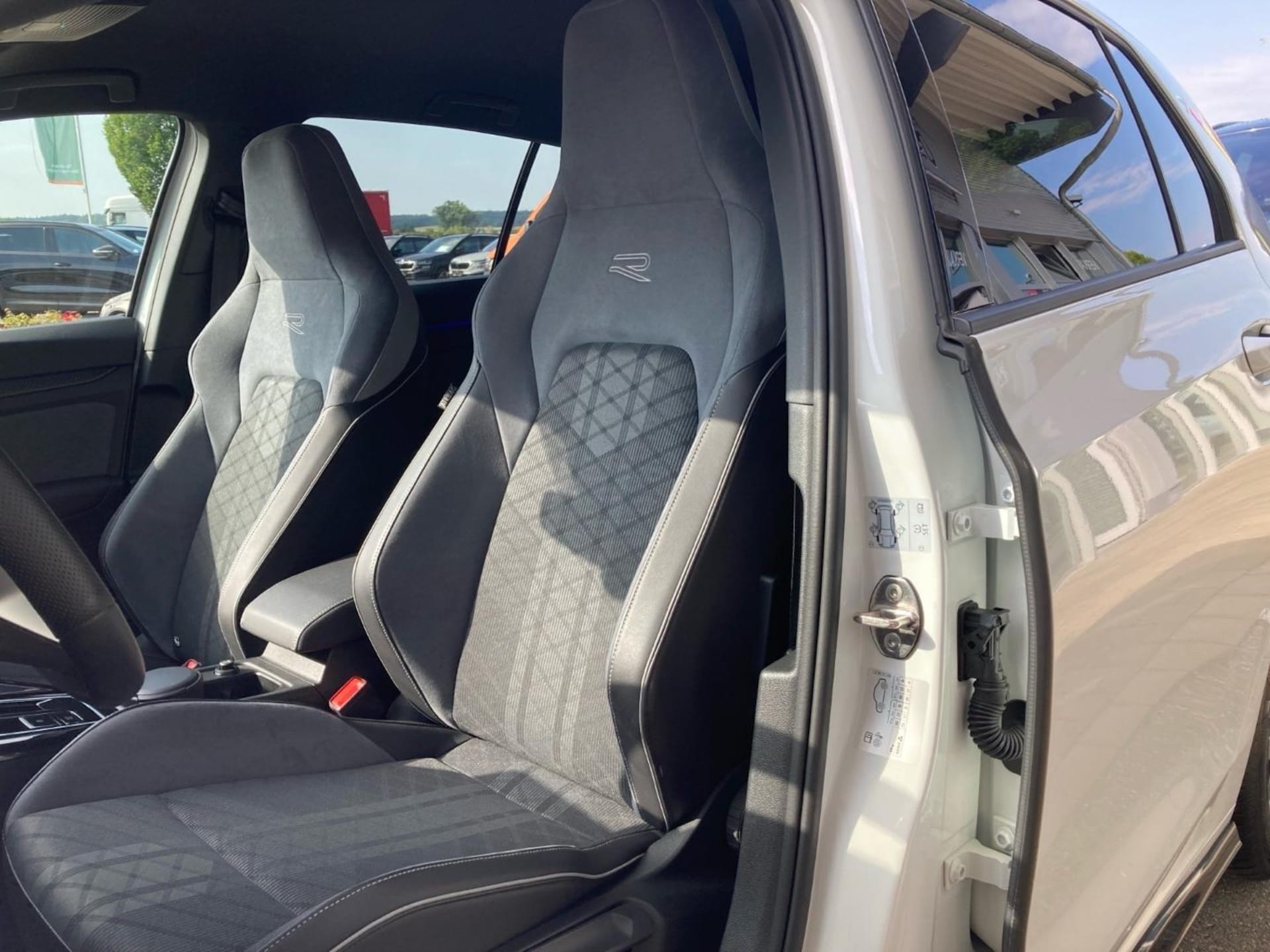 Volkswagen Golf R-Line