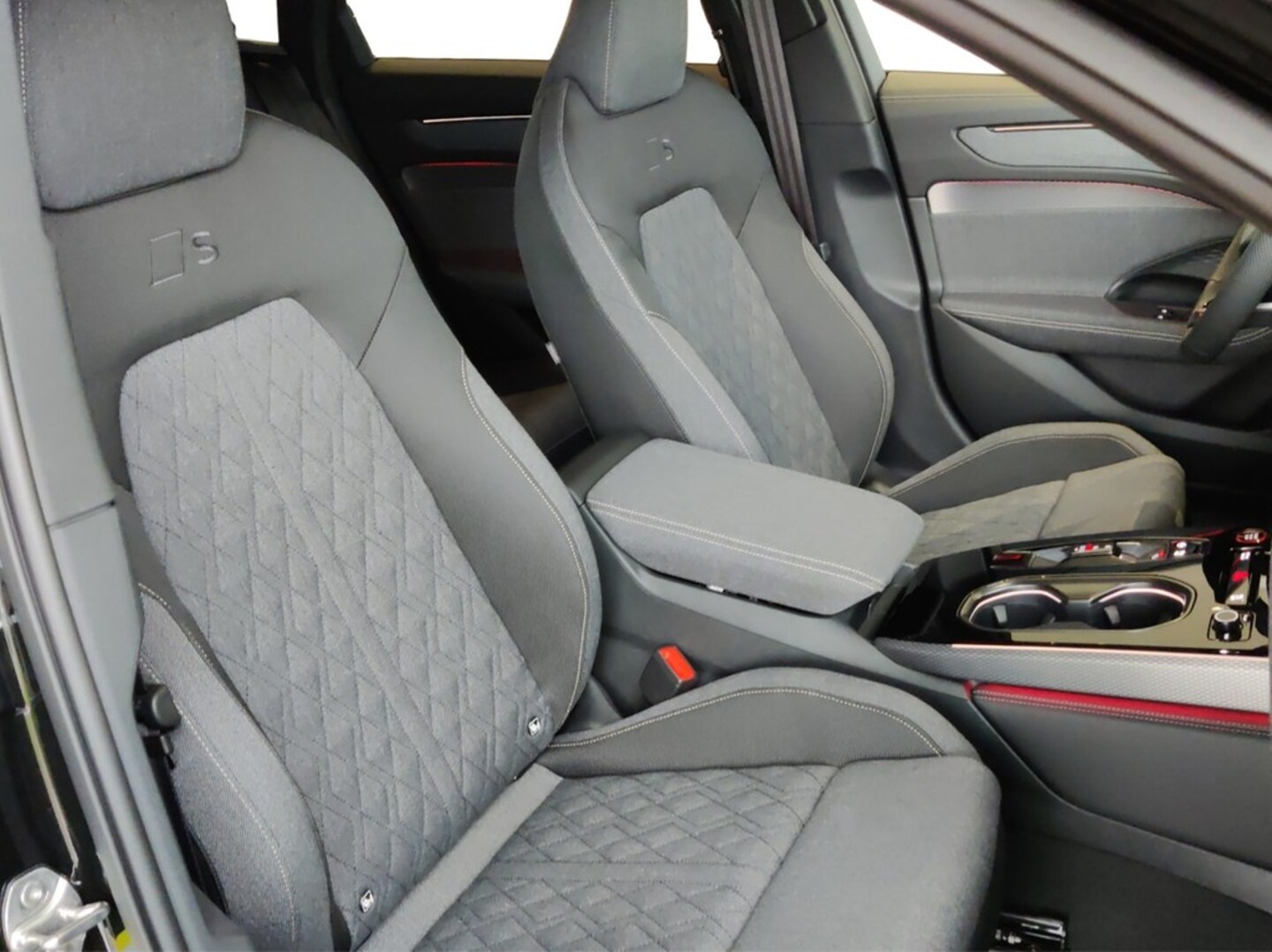 Bild über Audi A6 Limousine edition one TDI quattro 150 kW S tronic - für weitere Informationen kontaktieren Sie den Audi Partner