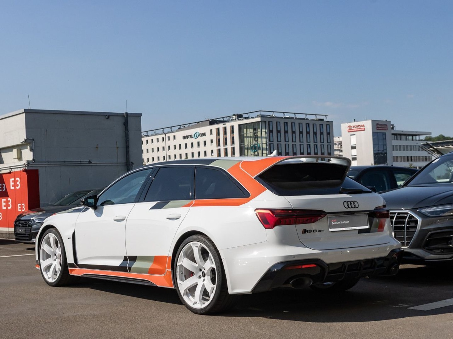 Bild über Audi RS 6 Avant performance quattro tiptronic - für weitere Informationen kontaktieren Sie den Audi Partner