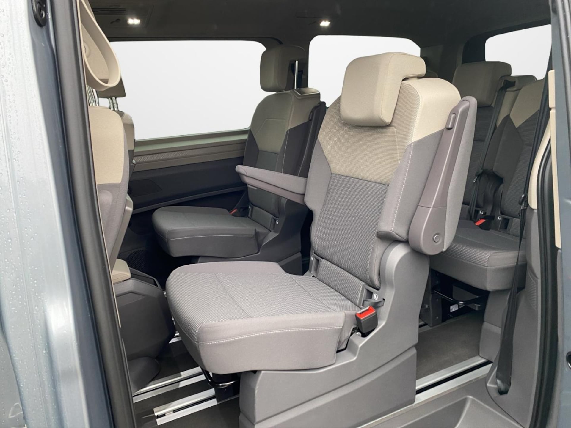 Volkswagen Multivan Langversion Basis-Modell