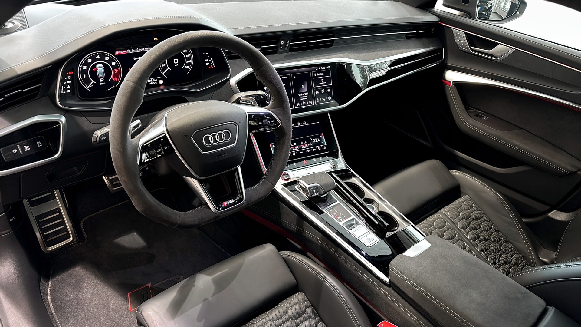 Bild som visar&nbsp;Audi RS 6 Avant&nbsp;RS 6 Avant performance 630 hk tiptronic - för mer information kontakta din Audi Partner