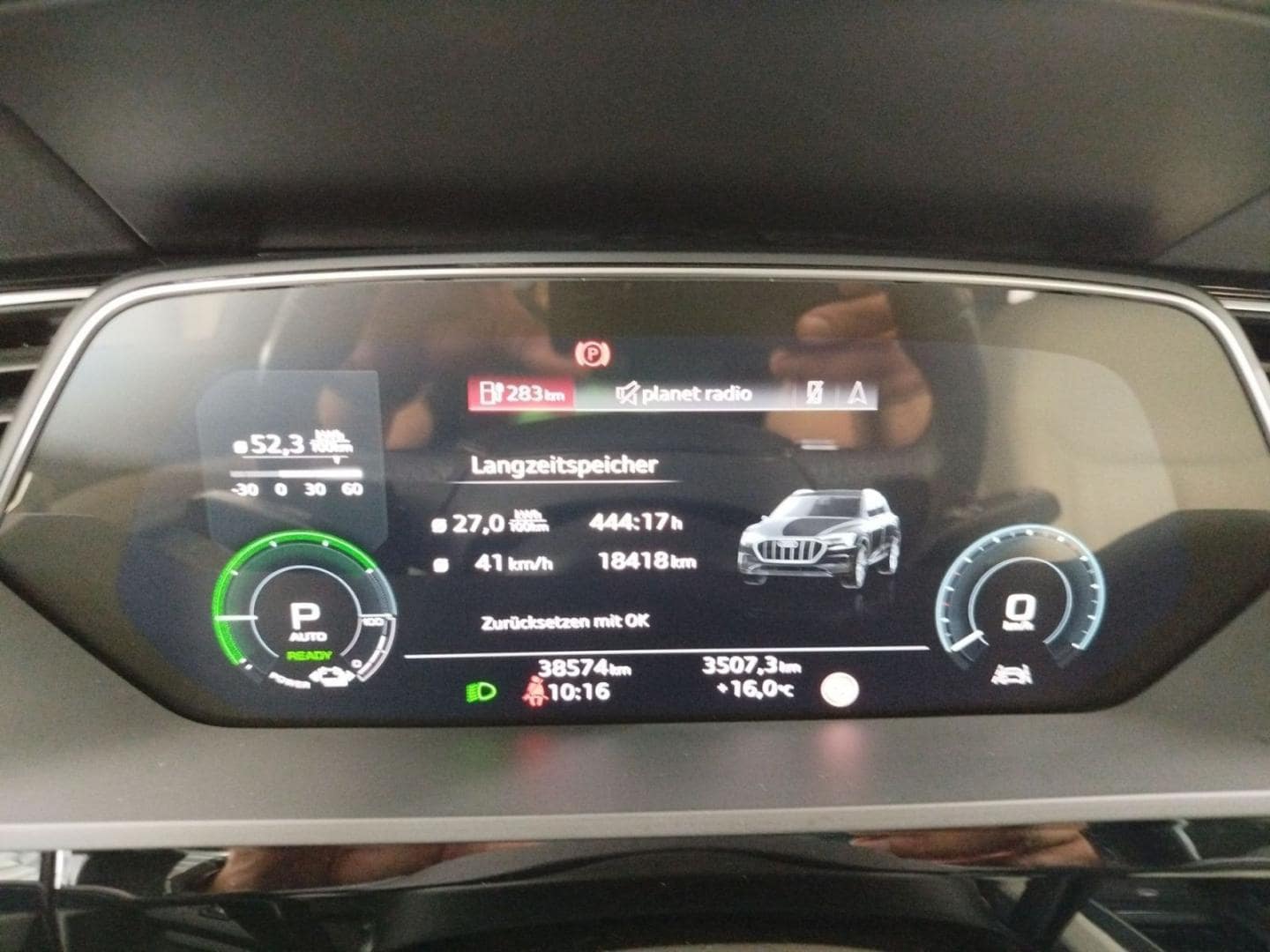 Bild über Audi Q8 e-tron S line 50 e-tron quattro - für weitere Informationen kontaktieren Sie den Audi Partner