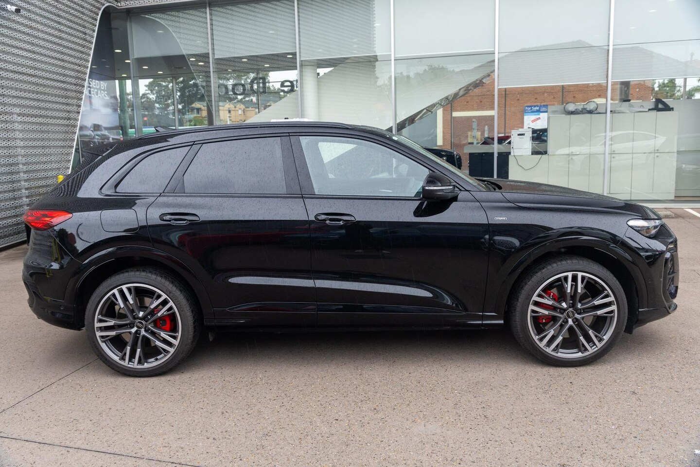 Image about Audi Q5 SUV e-hybrid quattro S tronic