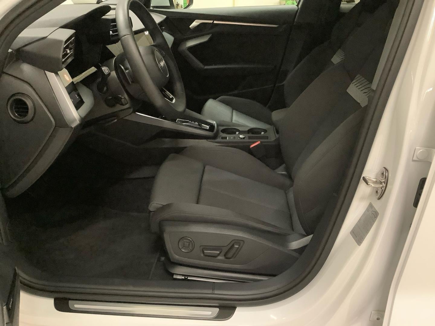 Bild über Audi A3 Sportback S line 35 TFSI S tronic - für weitere Informationen kontaktieren Sie den Audi Partner