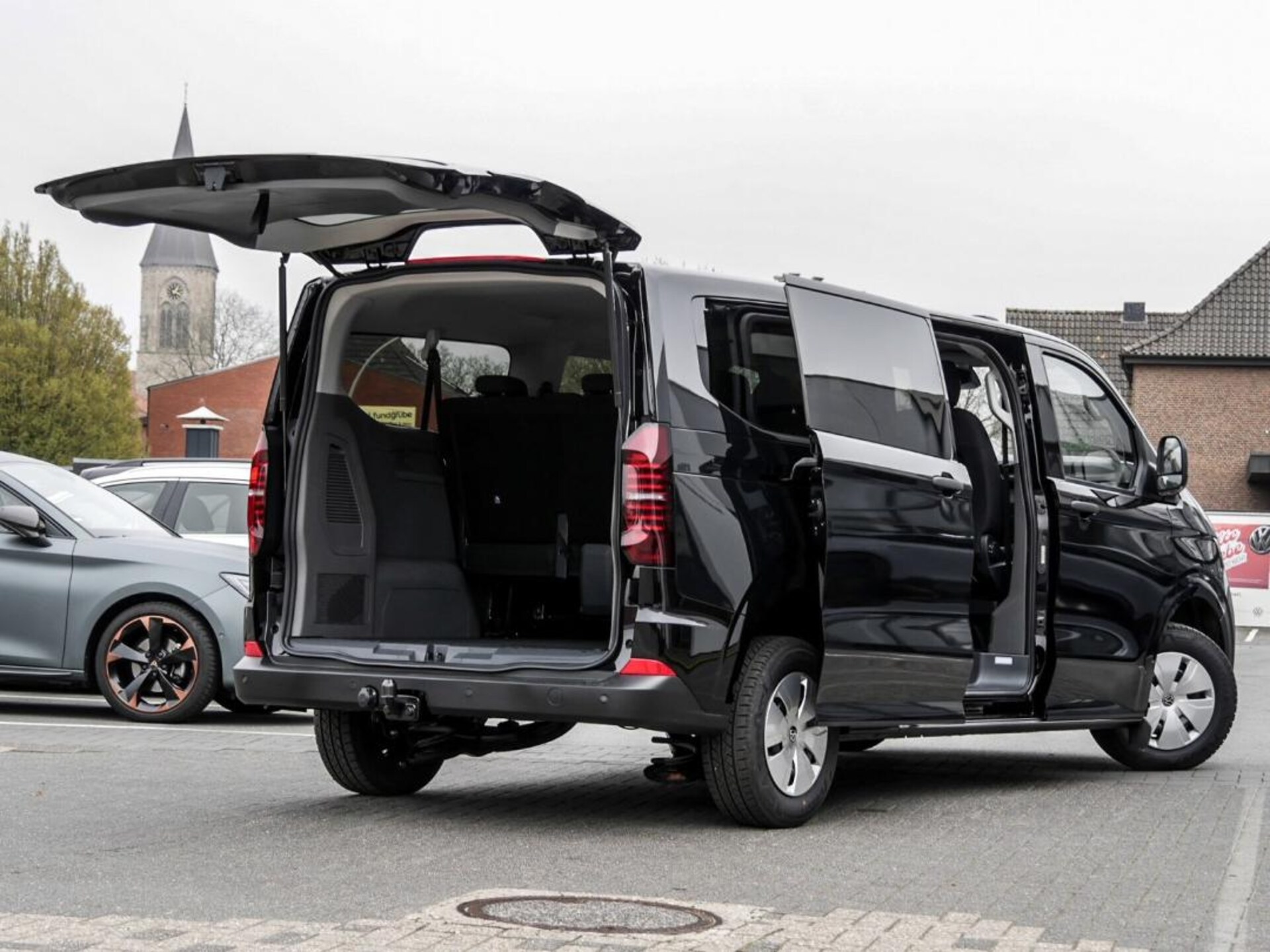 Volkswagen Caravelle langer Radstand Basis-Modell
