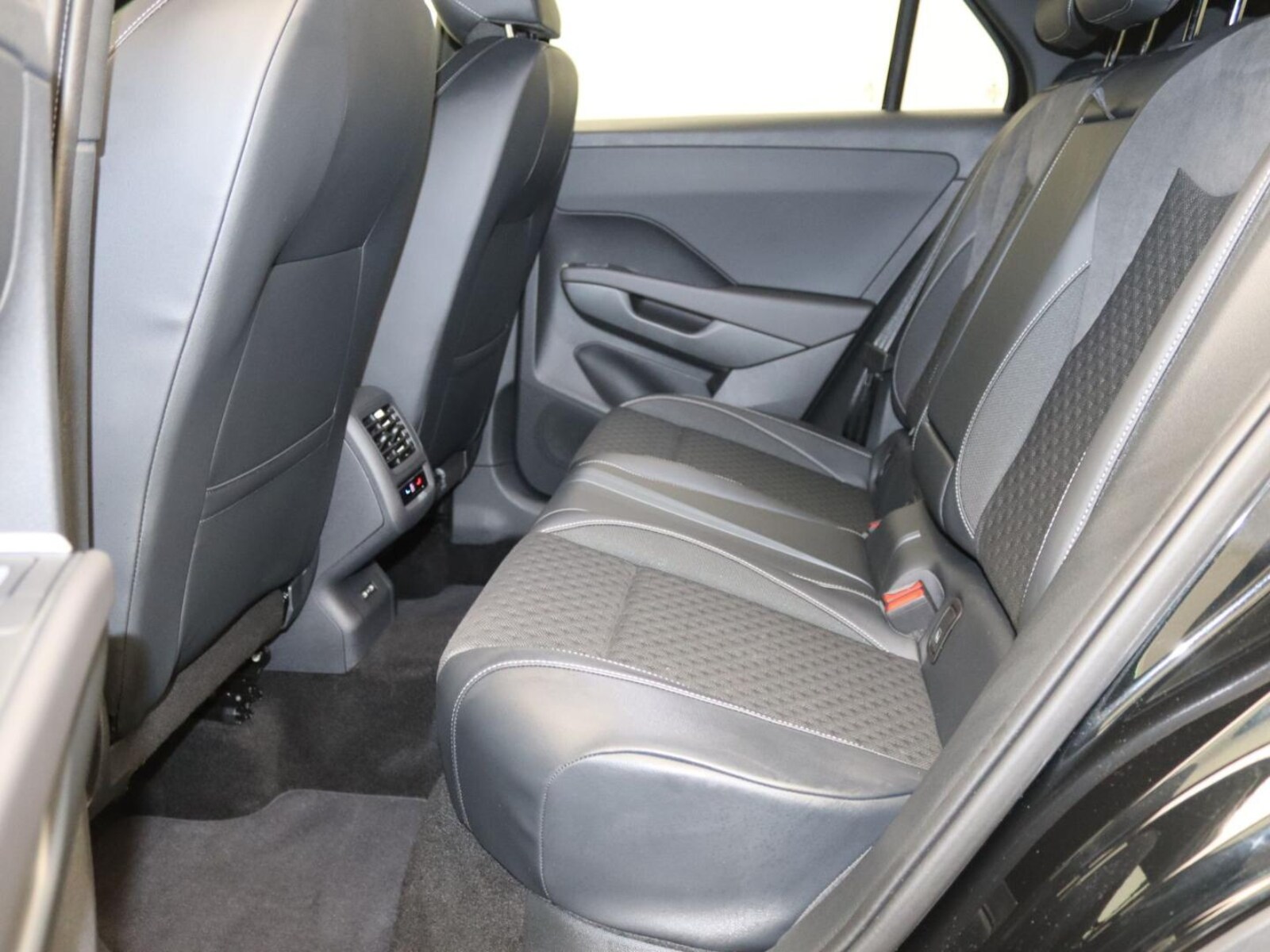 Volkswagen T-Roc – Bild 11