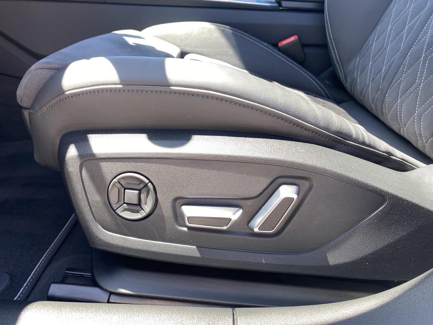 Bild über Audi S6 Limousine TDI quattro tiptronic - für weitere Informationen kontaktieren Sie den Audi Partner