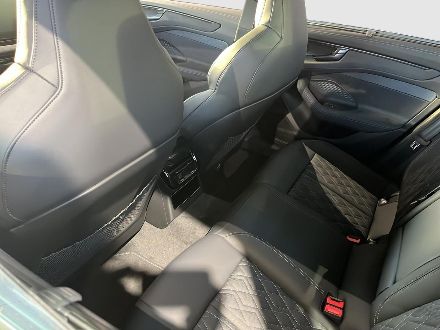 Bild über Audi A6 Limousine TDI quattro 150 kW S tronic - für weitere Informationen kontaktieren Sie den Audi Partner