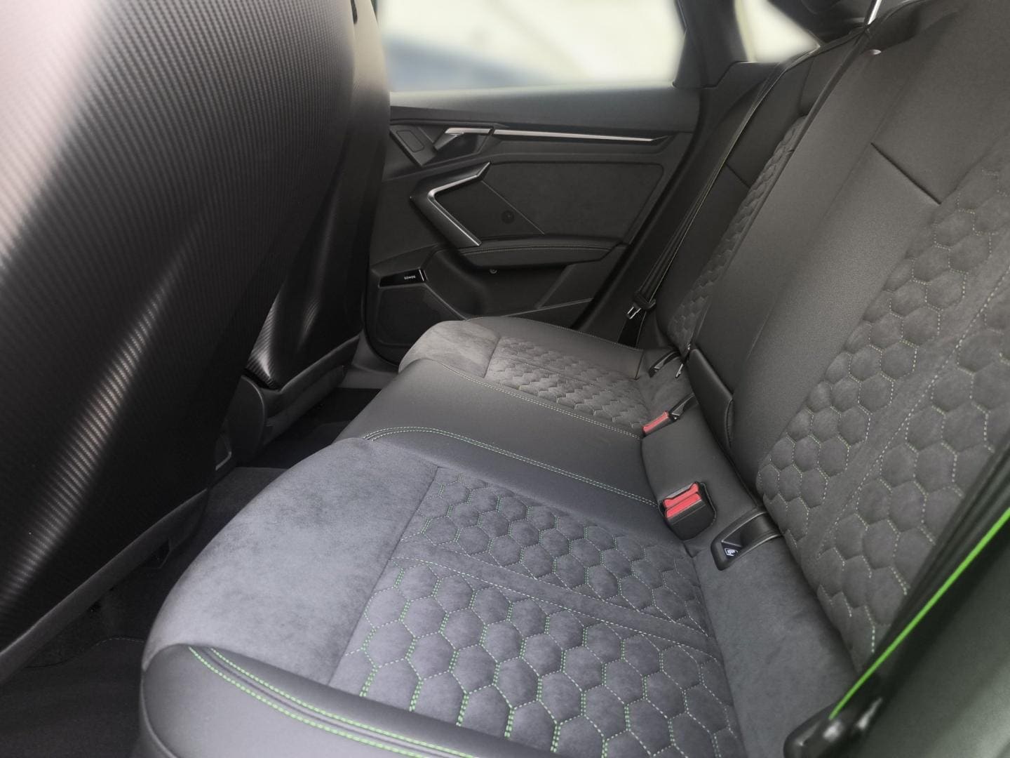 Bild über Audi RS 3 Limousine TFSI quattro S tronic - für weitere Informationen kontaktieren Sie den Audi Partner