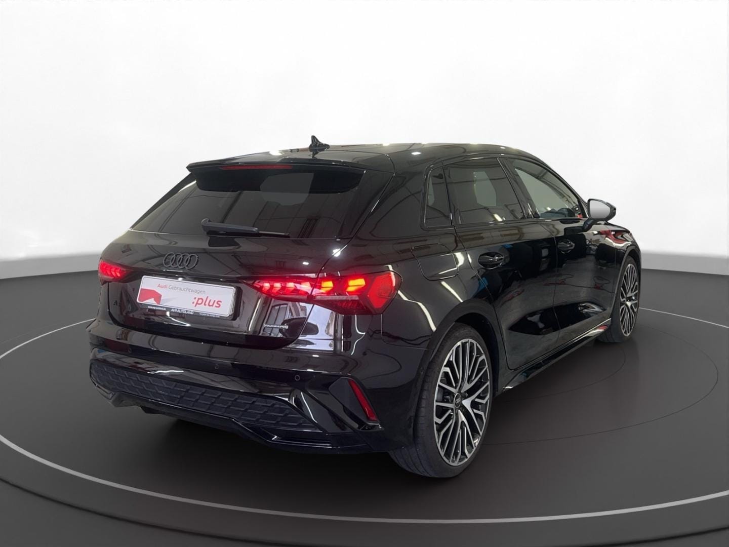 Bild über Audi A3 Sportback TFSI quattro S tronic - für weitere Informationen kontaktieren Sie den Audi Partner
