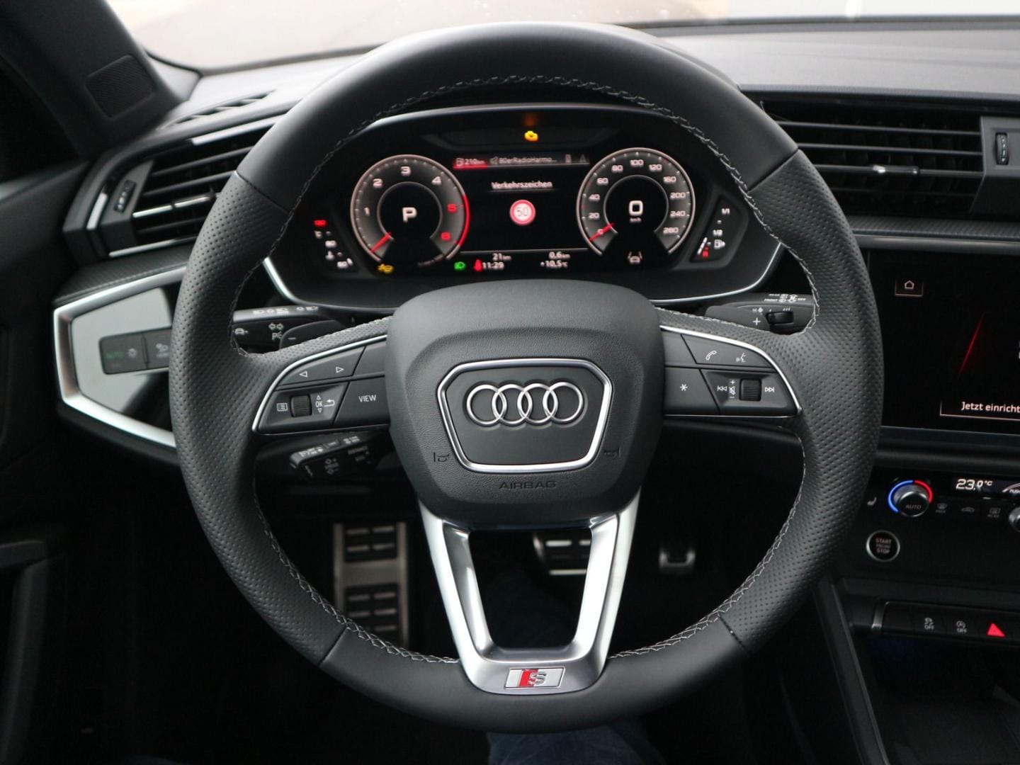 Bild über Audi Q3 TDI quattro 142 kW S tronic - für weitere Informationen kontaktieren Sie den Audi Partner