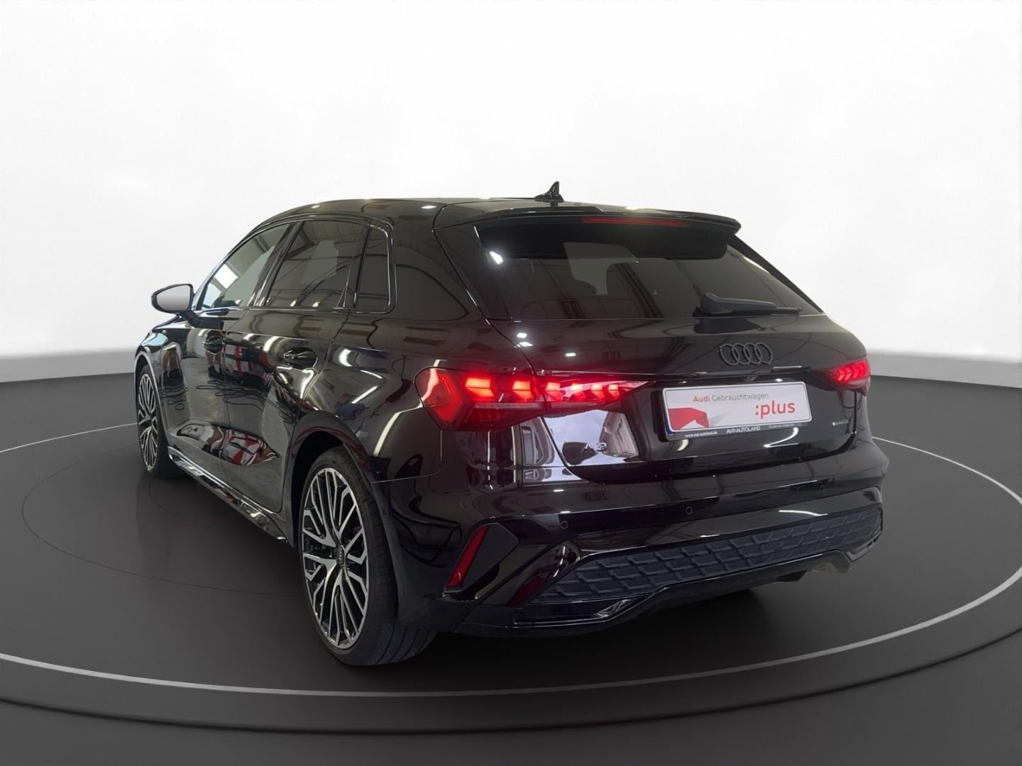Bild über Audi A3 Sportback TFSI quattro S tronic - für weitere Informationen kontaktieren Sie den Audi Partner