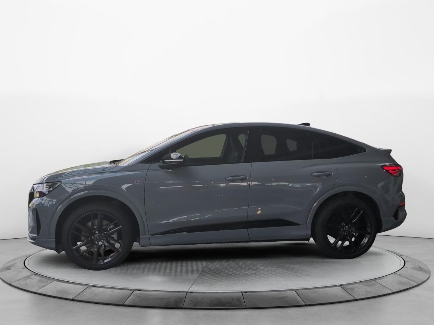 Bild über Audi Q4 Sportback e-tron e-tron quattro 220 kW - für weitere Informationen kontaktieren Sie den Audi Partner