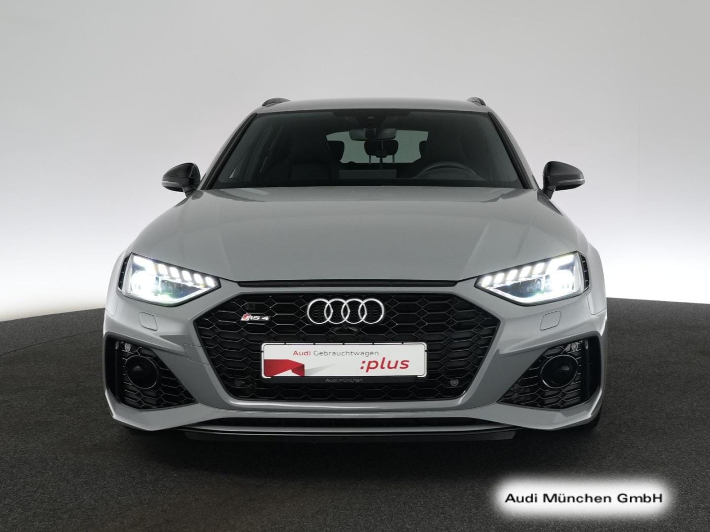 Bild über Audi RS 4 Avant TFSI quattro tiptronic - für weitere Informationen kontaktieren Sie den Audi Partner