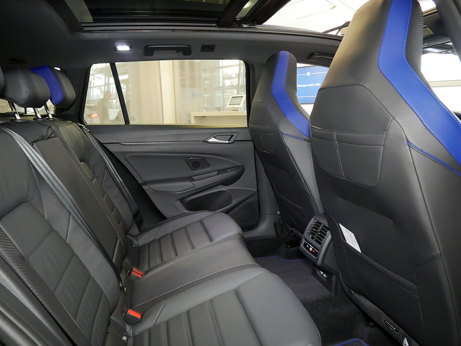 Volkswagen Golf Variant R