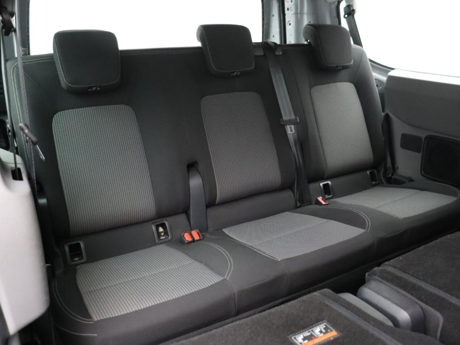 Volkswagen Transporter Kombi kurzer Radstand – Bild 8