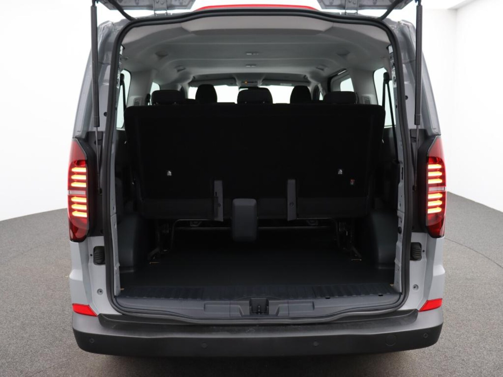 Volkswagen Transporter Kombi kurzer Radstand – Bild 9