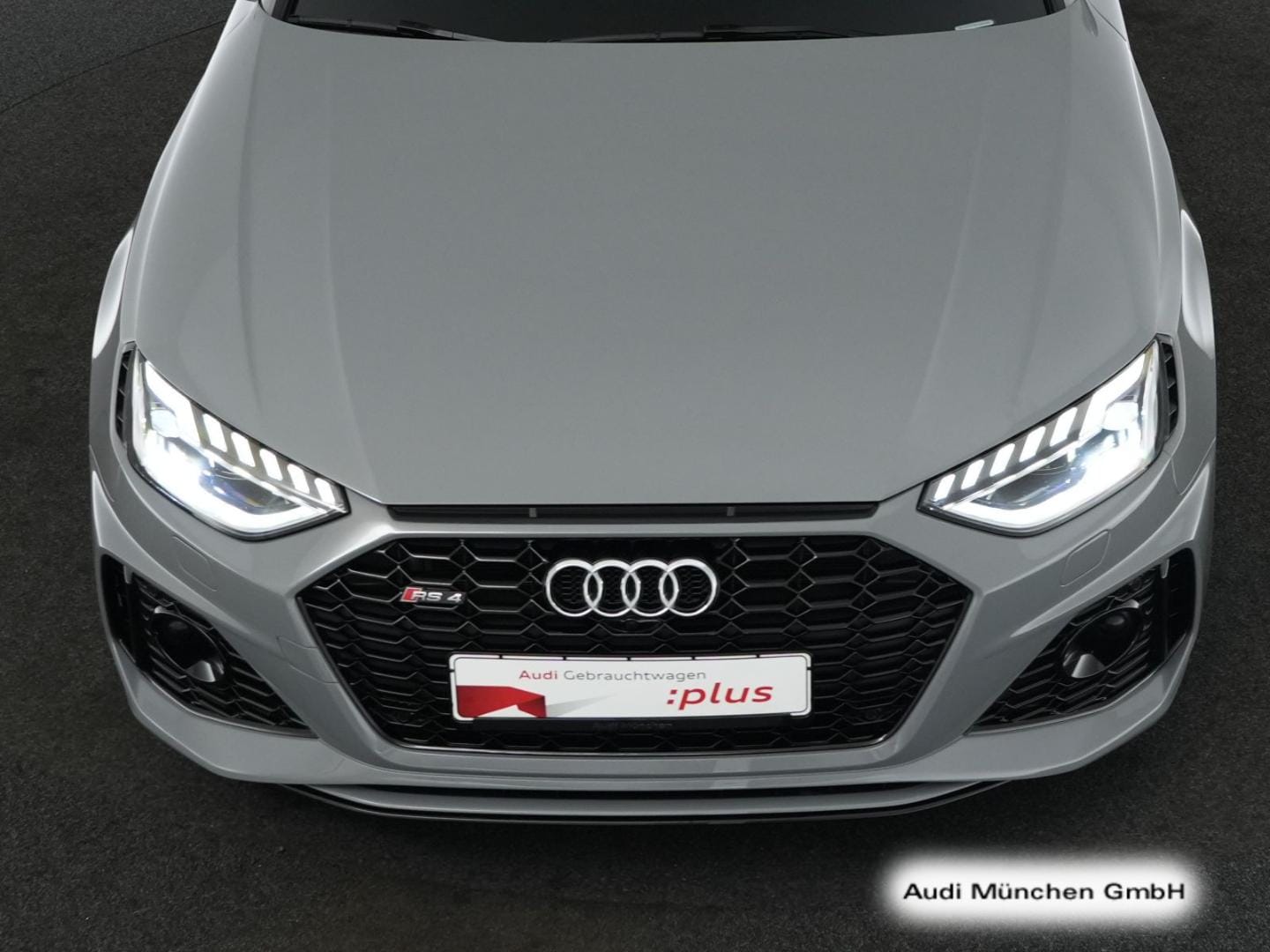 Bild über Audi RS 4 Avant TFSI quattro tiptronic - für weitere Informationen kontaktieren Sie den Audi Partner