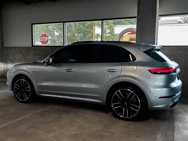2023 Porsche Cayenne E-Hybrid Coupe