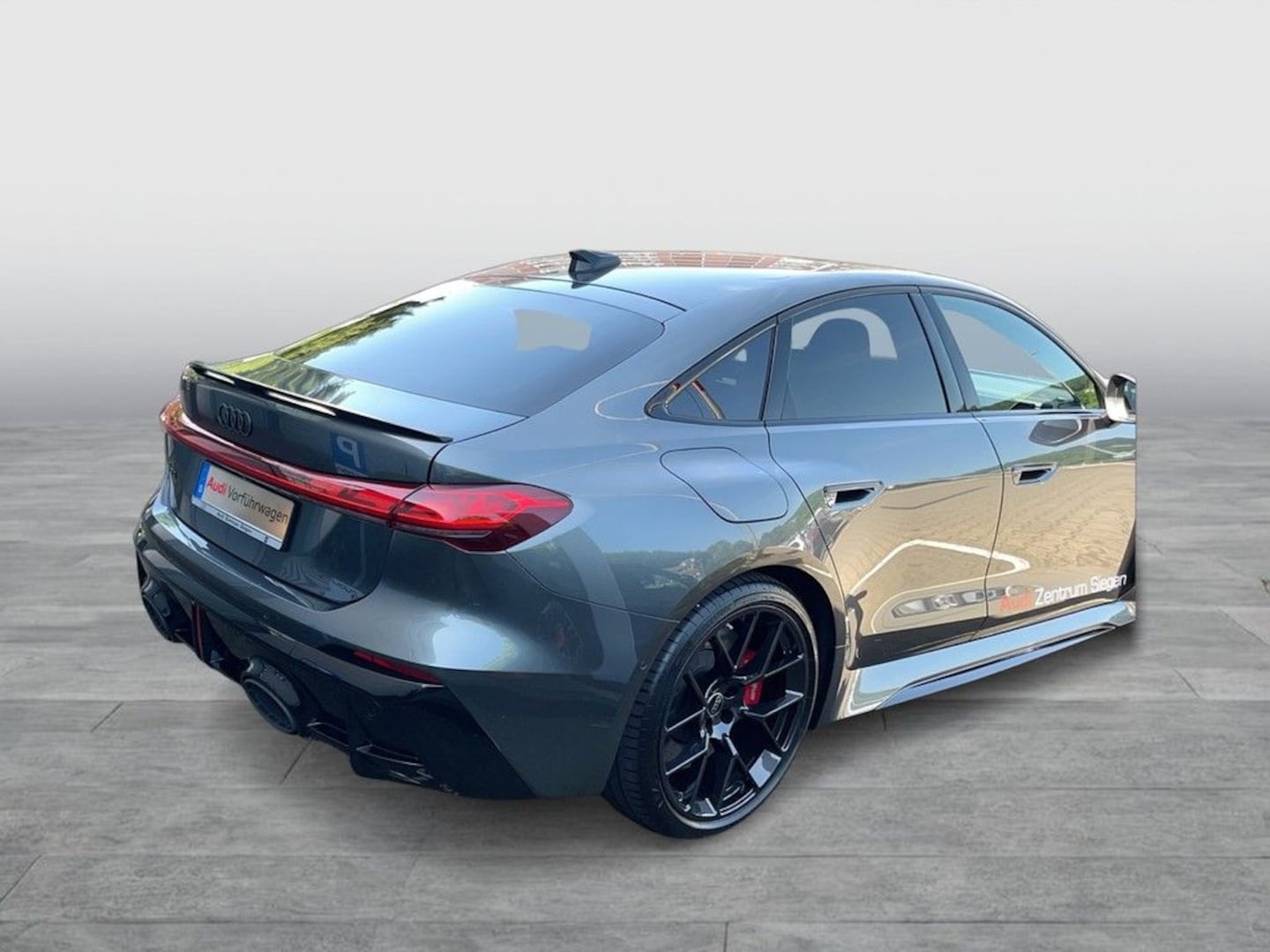 Bild über Audi RS 5 Limousine TFSI quattro 470 kW tiptronic - für weitere Informationen kontaktieren Sie den Audi Partner