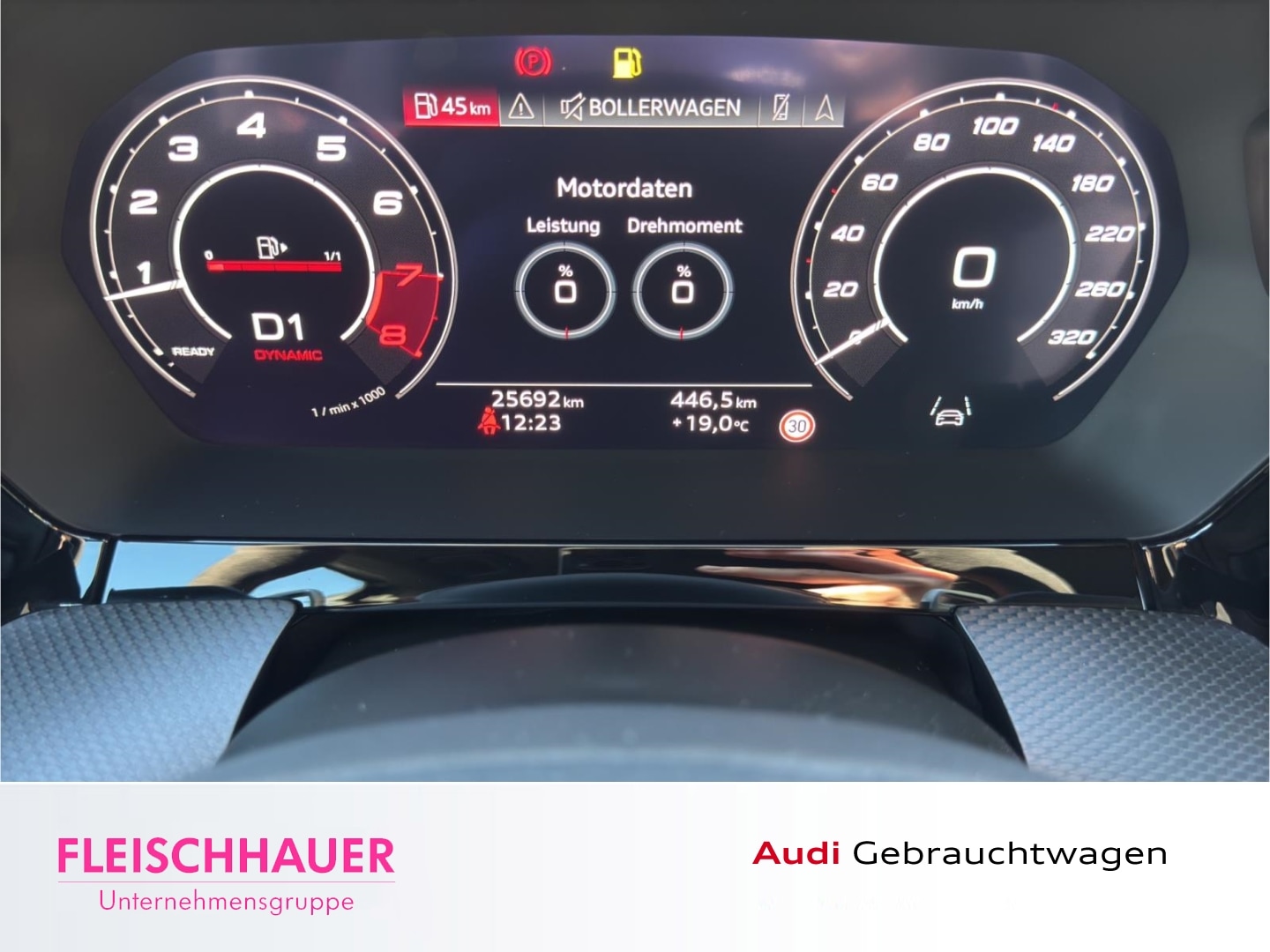 Bild über Audi RS 3 Limousine TFSI quattro S tronic - für weitere Informationen kontaktieren Sie den Audi Partner