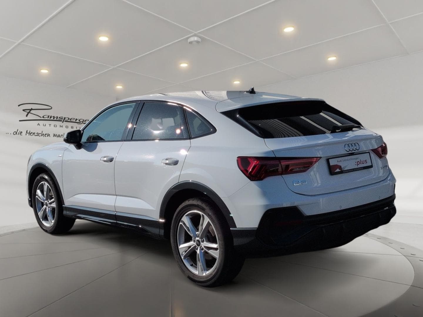 Bild über Audi Q3 Sportback S line 35 TFSI S tronic - für weitere Informationen kontaktieren Sie den Audi Partner
