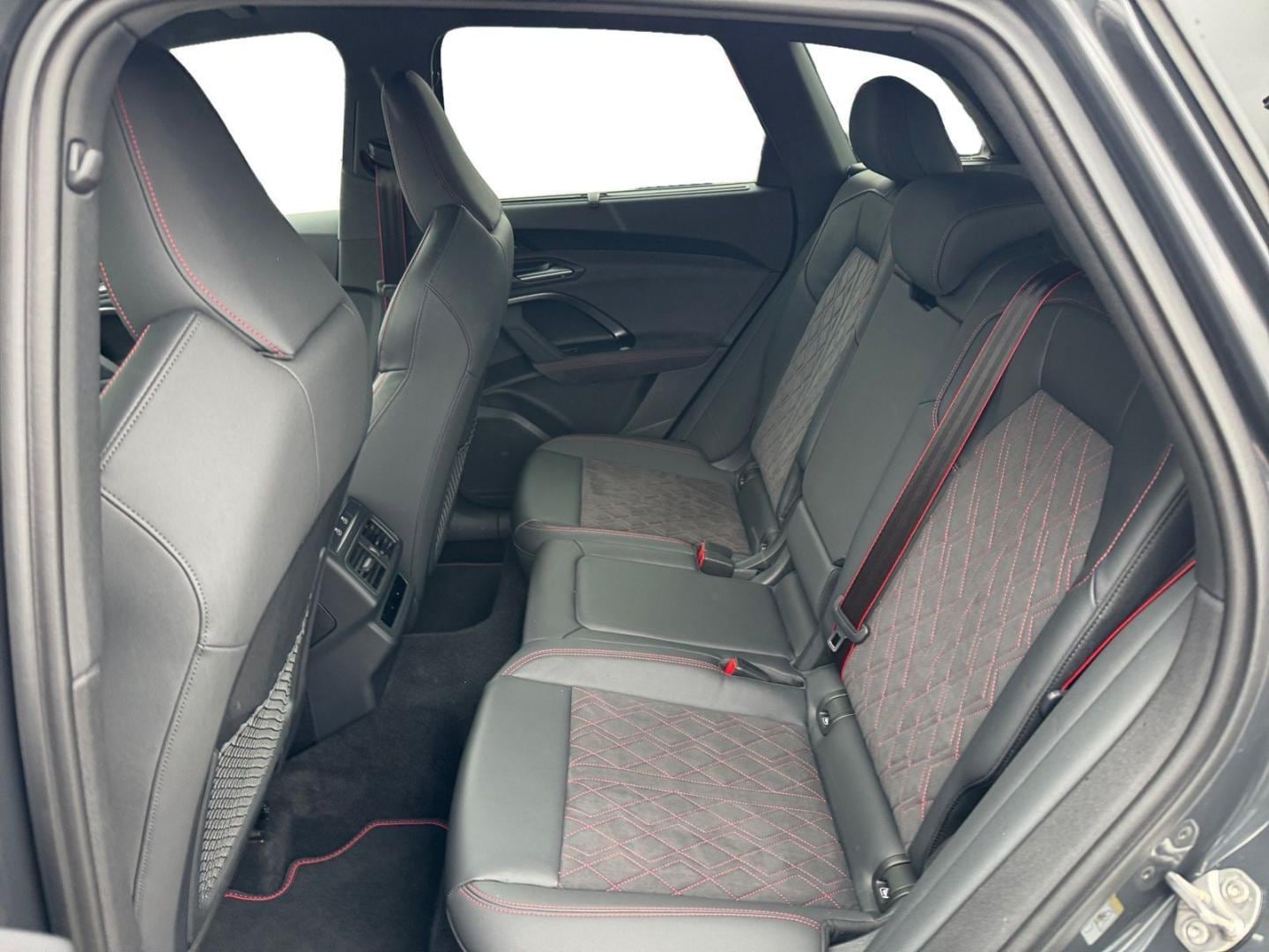 Bild über Audi Q5 SUV TDI quattro 150 kW S tronic - für weitere Informationen kontaktieren Sie den Audi Partner