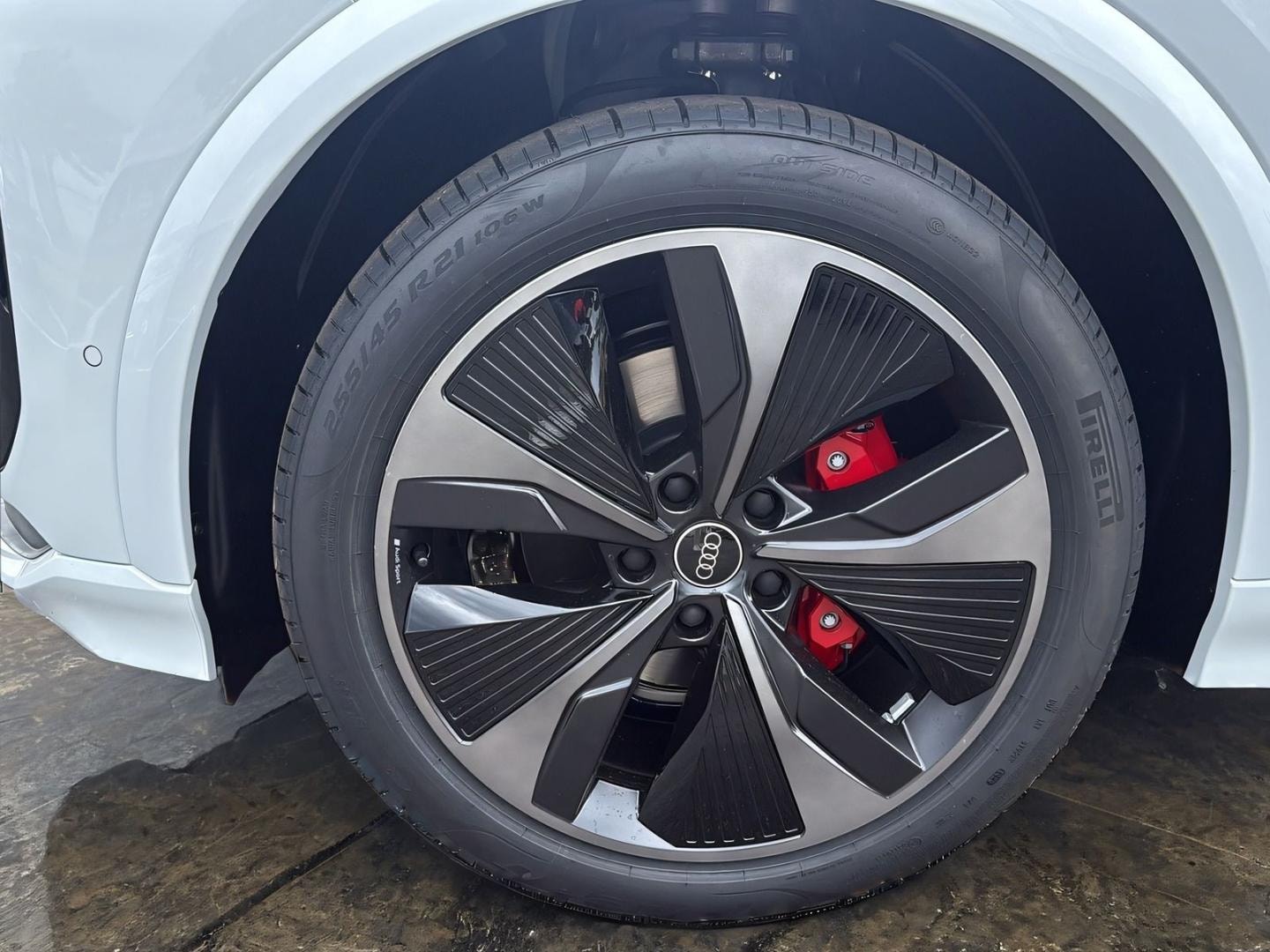 Bild über Audi Q6 SUV e-tron S line business e-tron performance 225 kW - für weitere Informationen kontaktieren Sie den Audi Partner