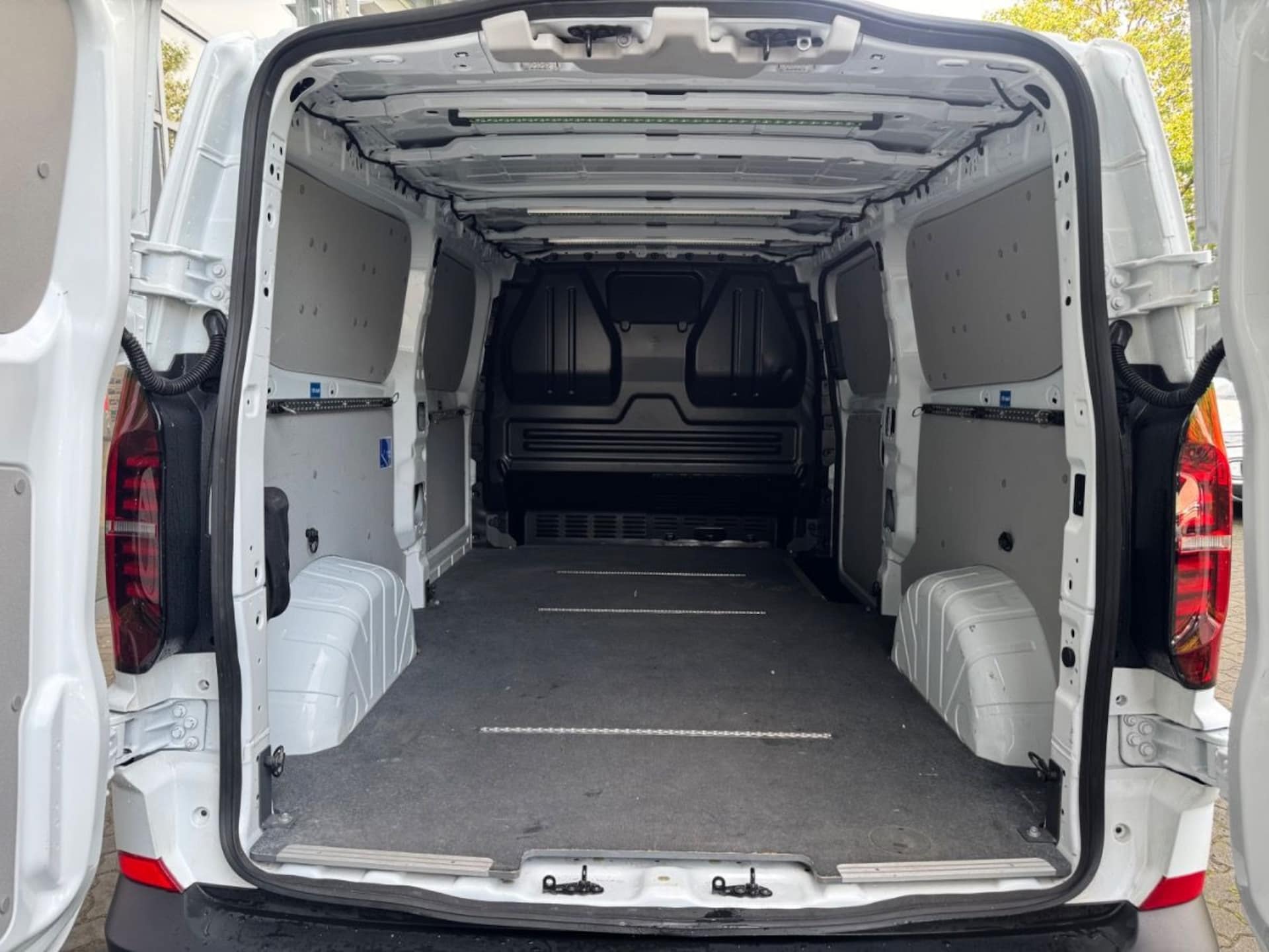 Volkswagen Transporter Kasten langer Radstand