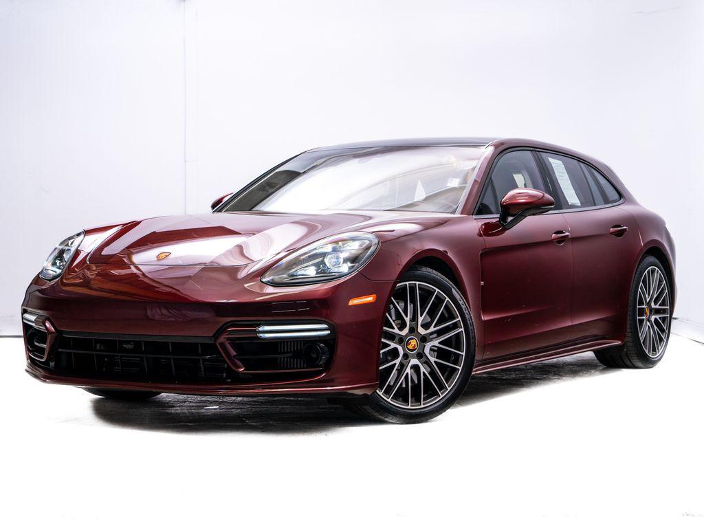2023 Porsche Panamera GTS Sport Turismo's photo
